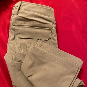 Ladies Under Armour tan cargo pants size 4